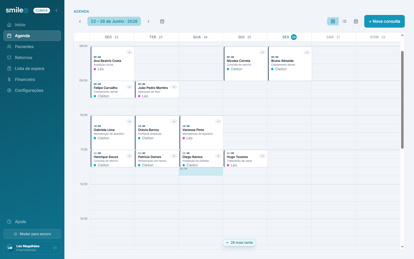 Agenda semanal do Smileo com a semana cheia de consultas, cada dentista numa cor